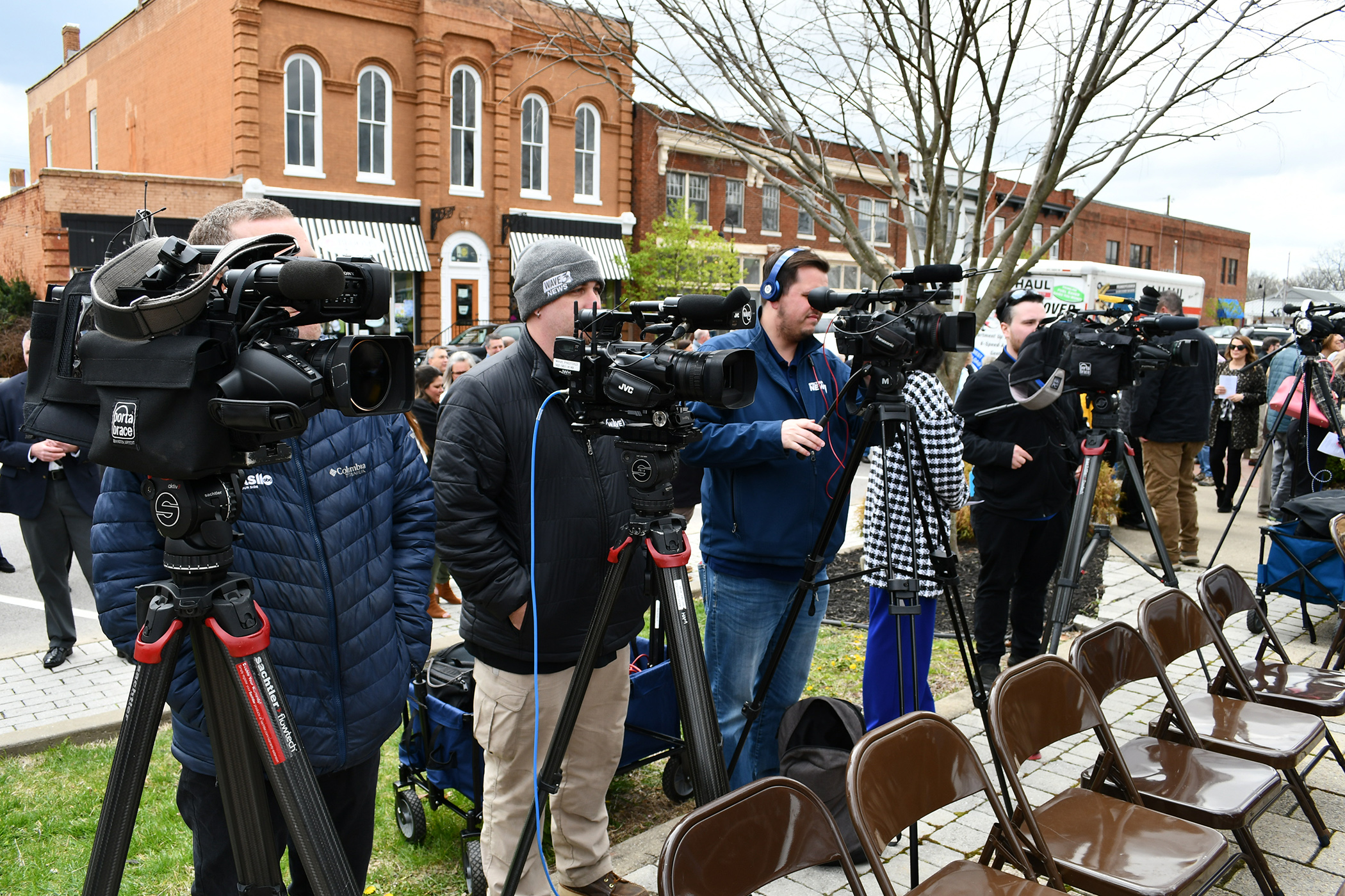 A crowd of TV cameras recording the groundbreaking.