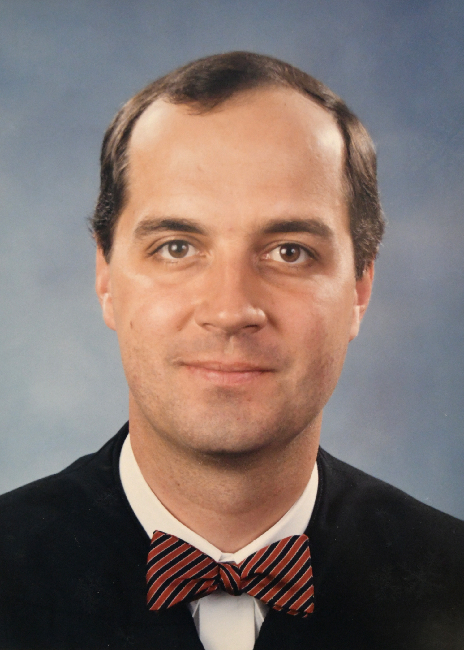 Official portrait of Judge Robert W. Dyche, III.