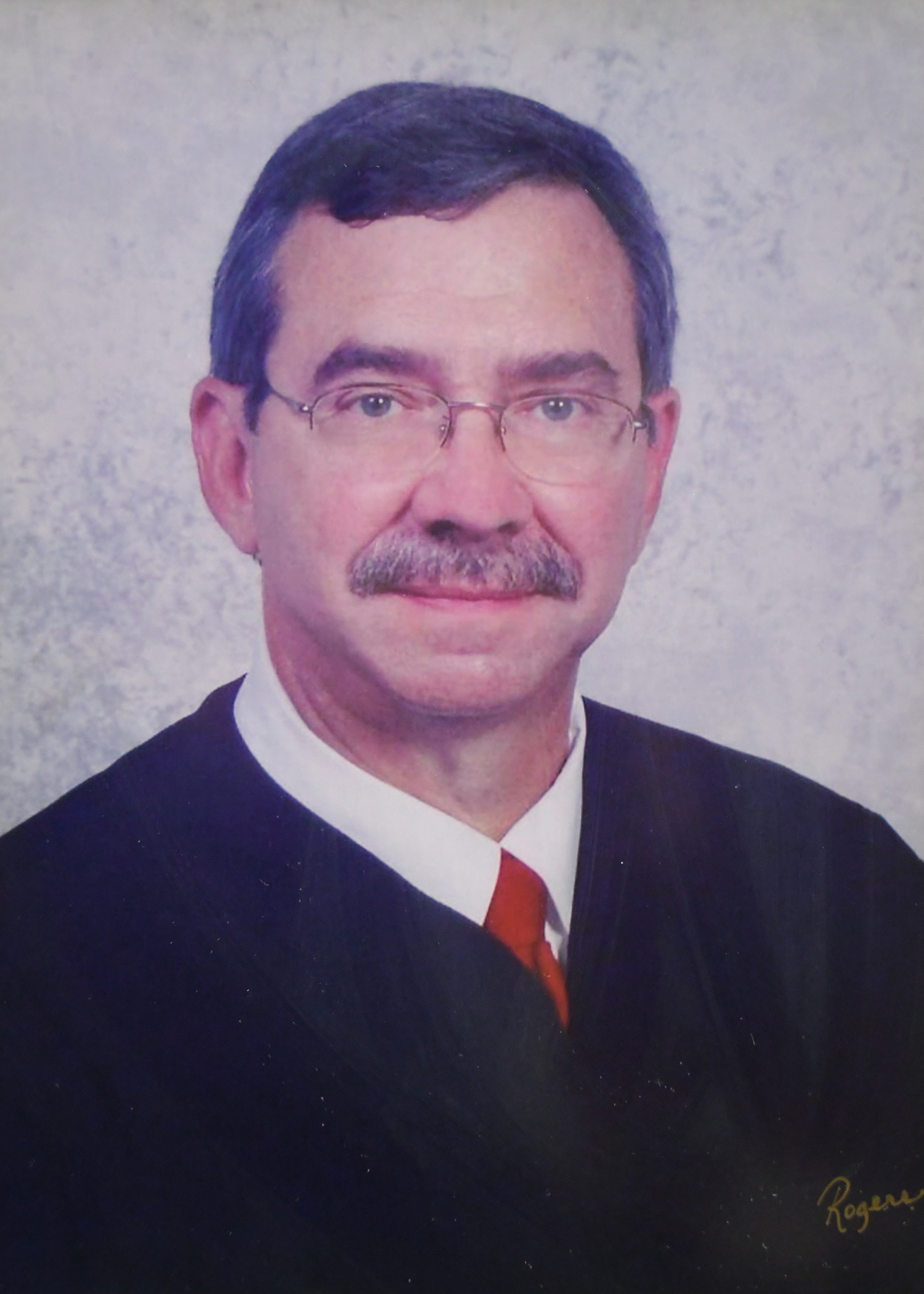 Official portrait of Judge Michael L. Henry. 