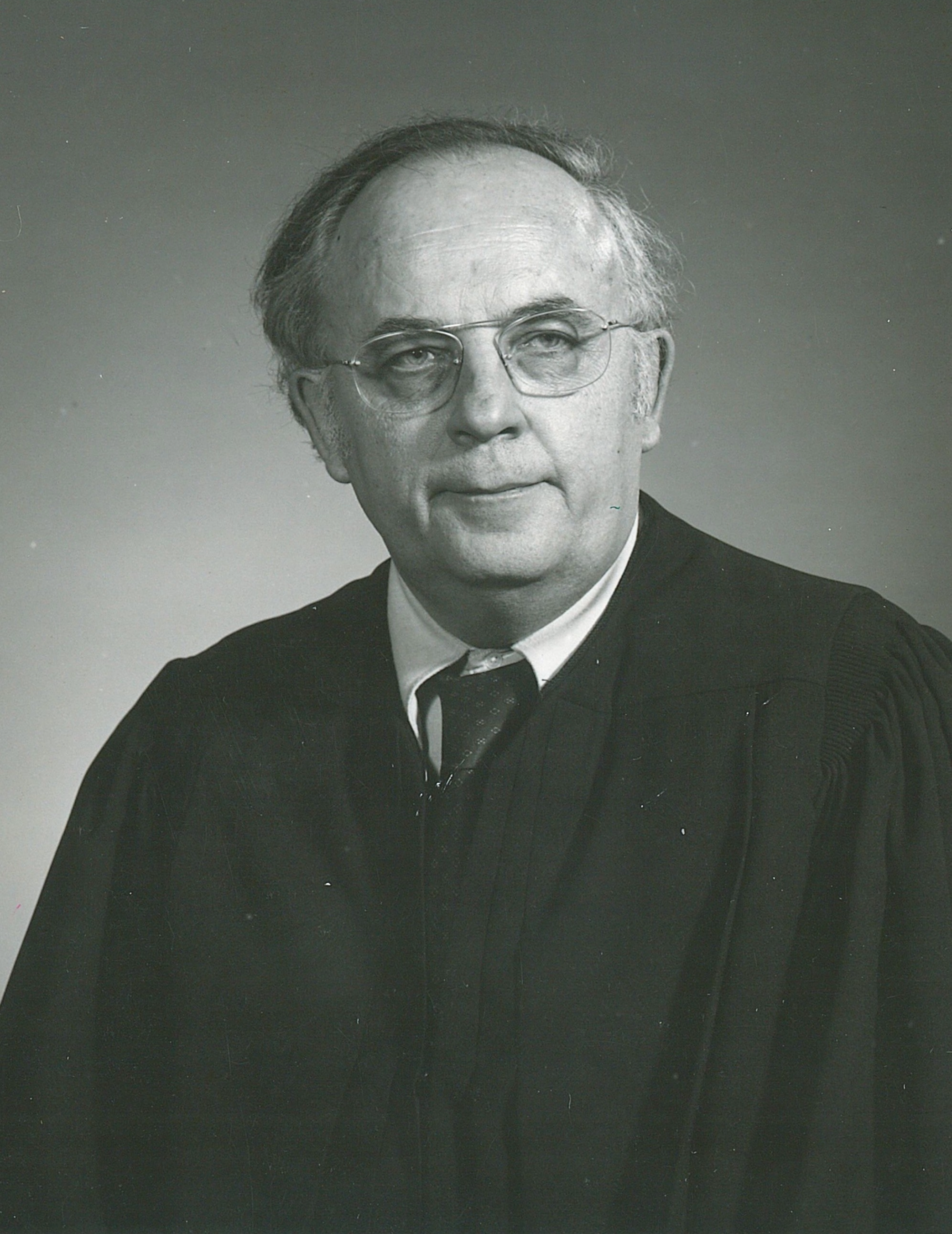 Official portrait of Judge Harris S. Howard.